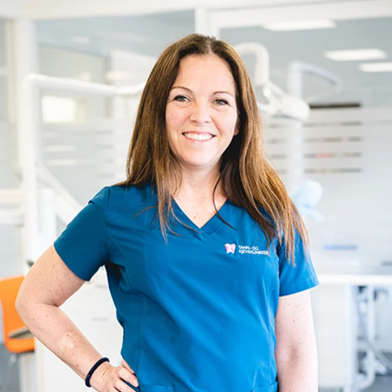 Tannlege — spesialkompetanse i implantatprotetikk Siv Kristin Helgheim ved Tann- og kjeveklinikken